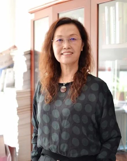 嘉宾简介2《资本论》与创新性思维讲座主题1本学期通识讲堂"一师一课