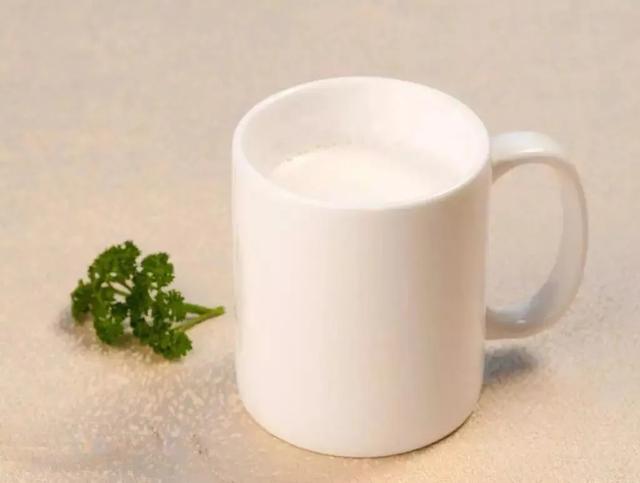 每天一杯奶,乳腺癌患病风险增加50%!_牛奶