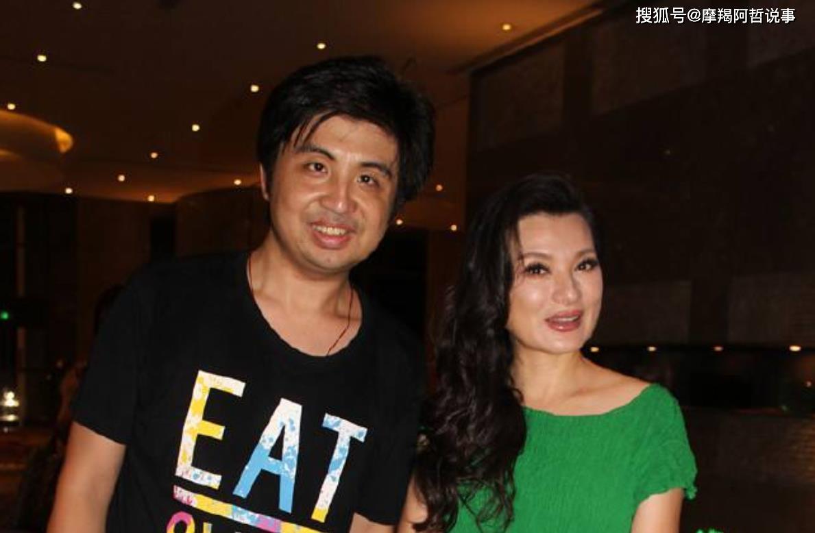 54岁"金花婆婆"近照,脸部浮肿完全认不出,至今仍单身一人_阎青妤