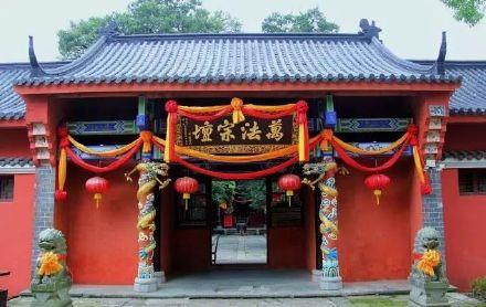 难怪道家仙翁都聚集此处炼丹修道.