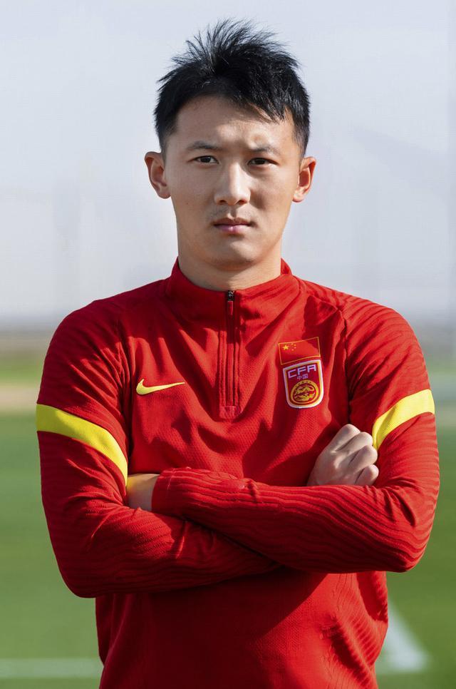 1/ 12 中国国家男子足球队迪拜冬训于ja sports center 3号训练场拍摄