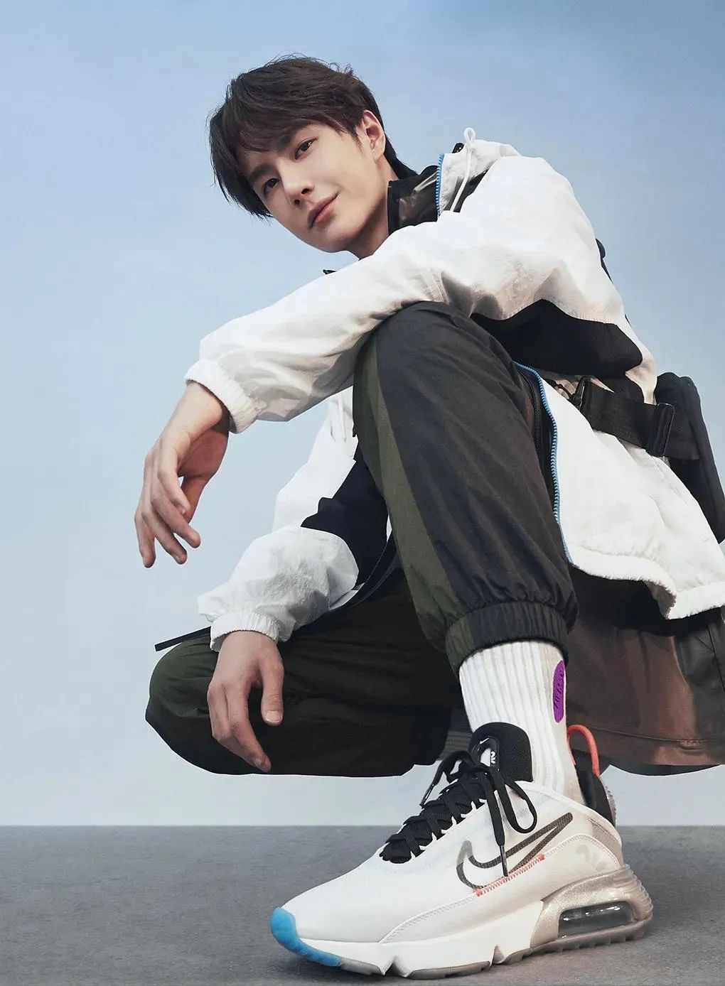 王一博上脚演绎黑科技未来之鞋airmax2090每一步都将给你惊喜