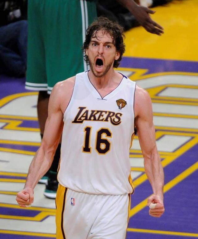 加索尔毫无疑问是名人堂级别的球星,职业生涯2次入选最佳阵容第二阵容