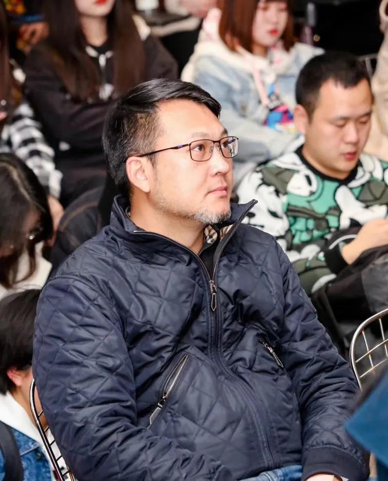 丁晓每当觉得自己渺小无力的时候我相信有光让我笃定地去创作