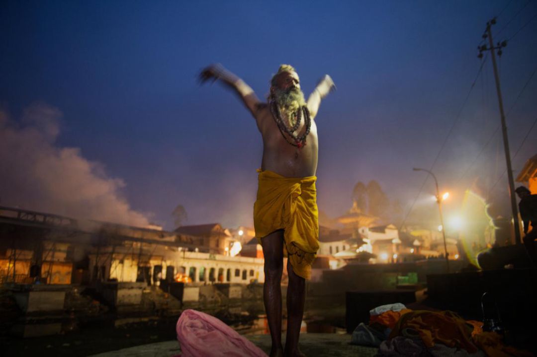 迷信的人们印度大壶节有感