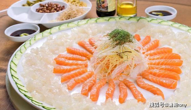 在广西,有一道地方特色美食叫“鱼生”,你敢吃吗?_横县