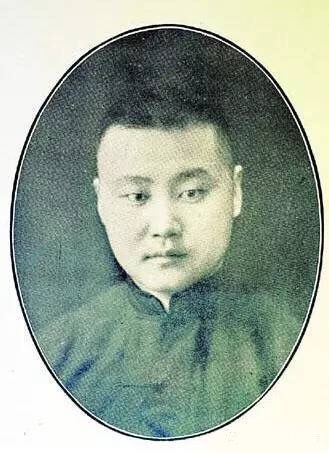 这位李静贞的文化背景有多深厚?