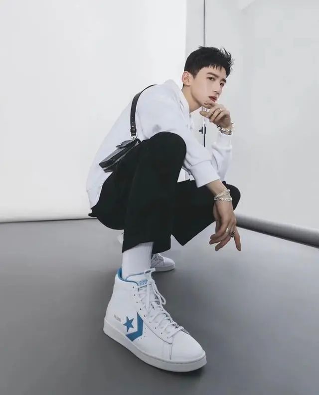 白敬亭歪头杀太可爱了喜欢运动穿搭的男孩女生理想型男友