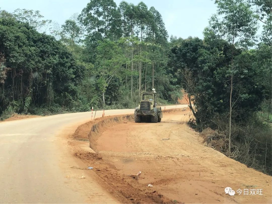 博白这条二级路开工建设啦!