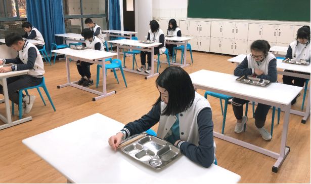 防控演练未雨绸缪确保安全先策学校初三年级复学应急处置演练