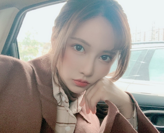 鬼灵精怪女主播丸子上线和粉丝玩起了造句游戏