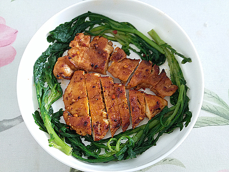 鸡脯肉的这种吃法出锅香气四溢吃着真解馋比炒的好吃多了