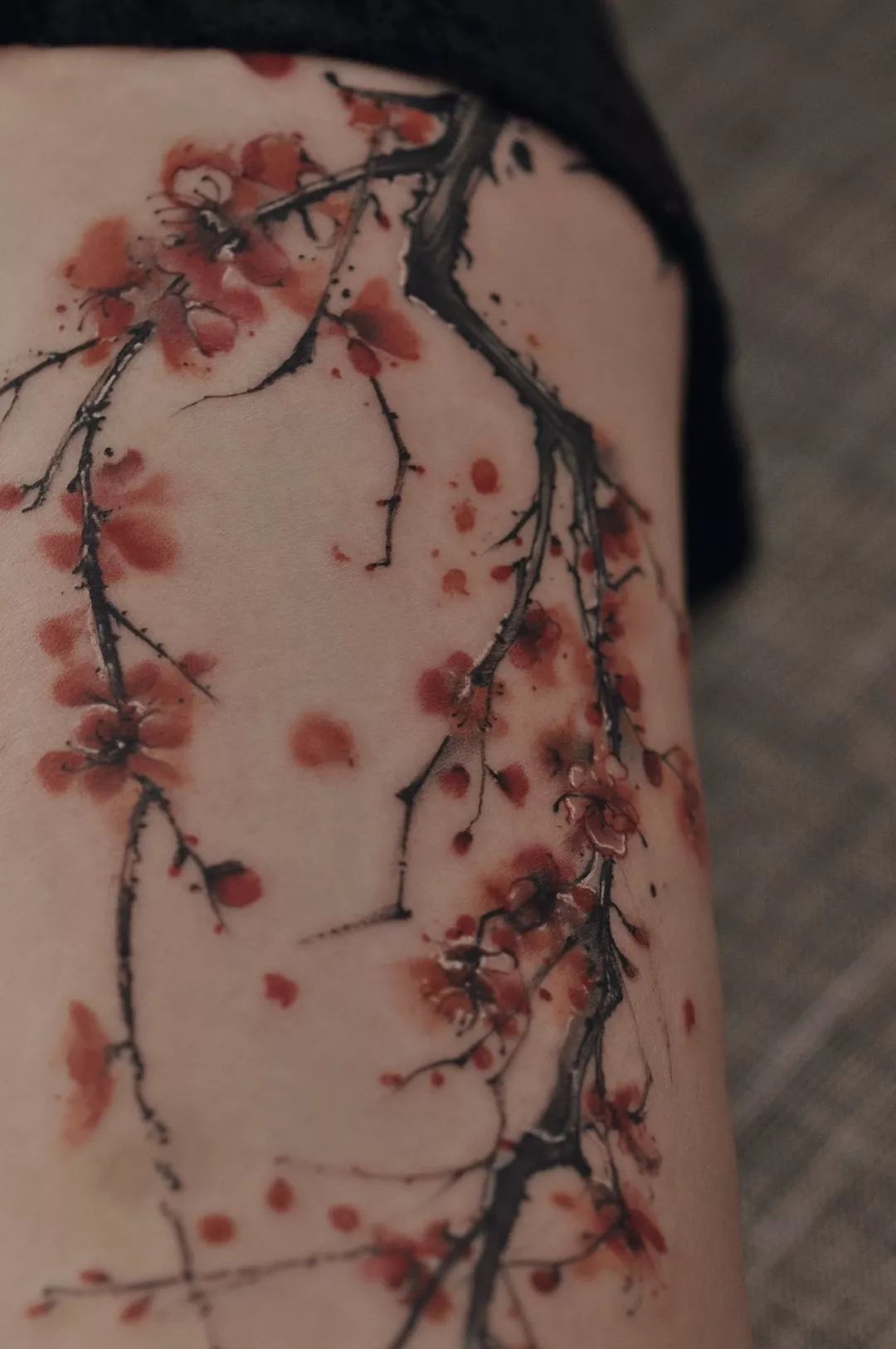 她剃光头,藏深山,还把敦煌纹在身上,作品惊艳3000w人,网友:中国风,美