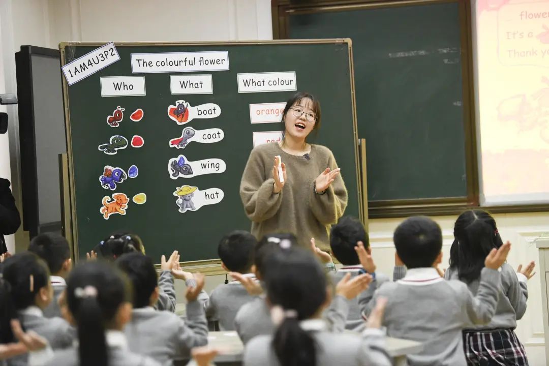 滑动查看更多四斑斓的英语活动对于学生来说,丰富多彩的活动,就