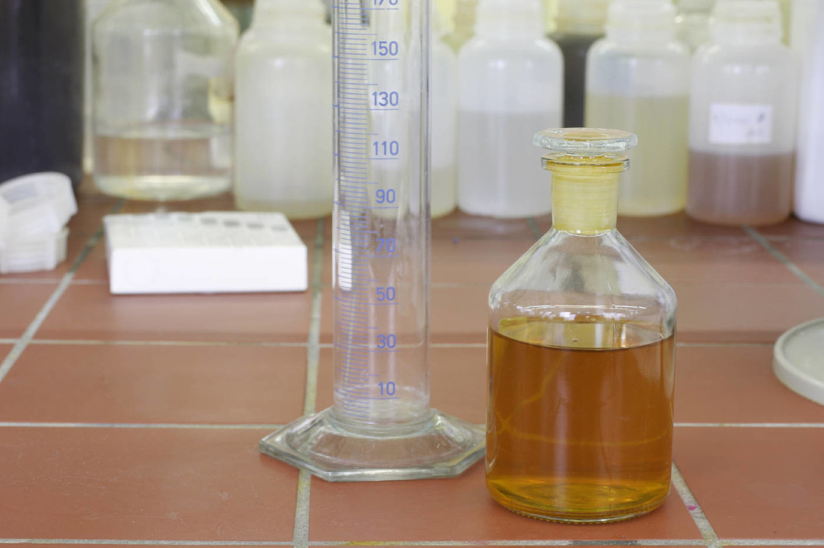 高级醇白酒中杂醇油是高分子醇的混合物,其中包括异戊醇,丁醇,异丁醇