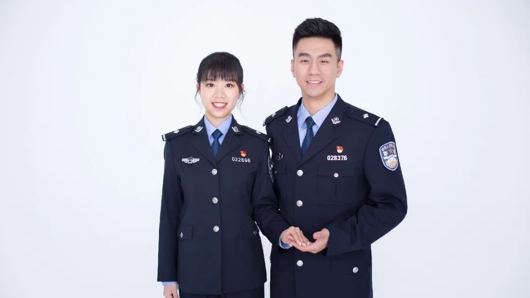 从校服到警服再到婚纱.