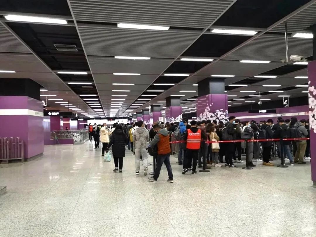 惠南站是16号线沿线的一个大站.