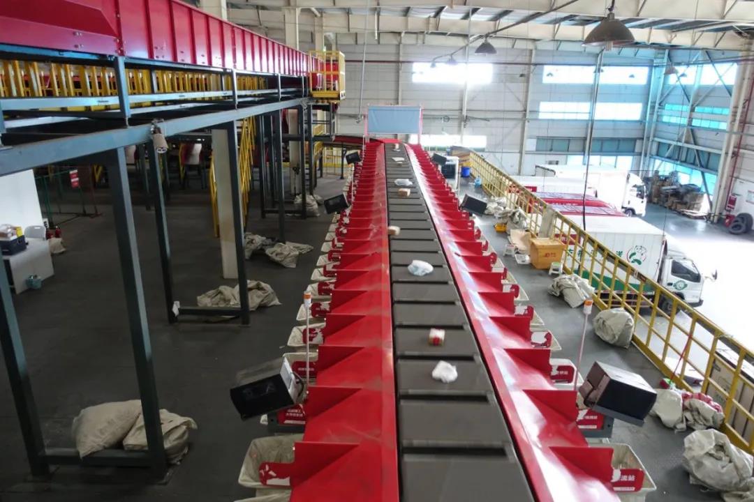 盒马鲜生,京东等互联网公司一线岗位需求大增据启信宝数据显示,京东