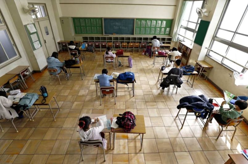 至于那些表面答应停课的学校,结果私底下依然为学生提供开放的教室.