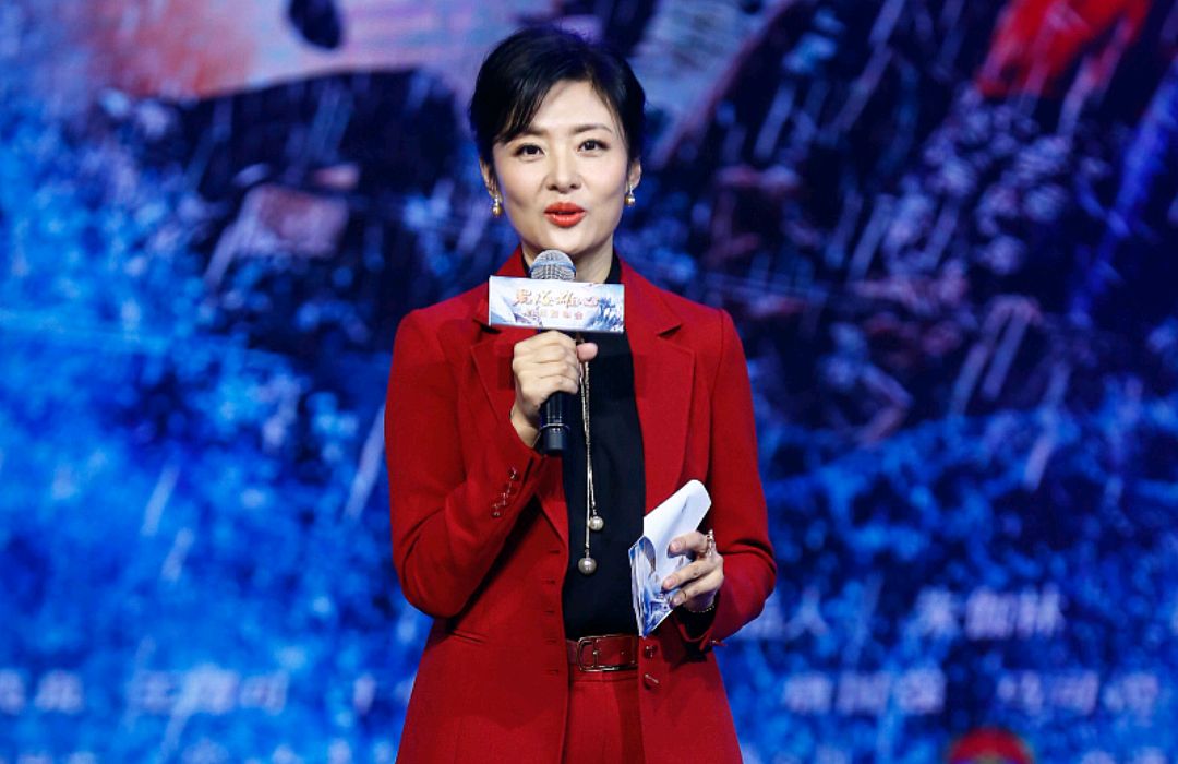 原创主持人周涛52岁的年龄32岁的状态,她的美很难用一种模式来界定