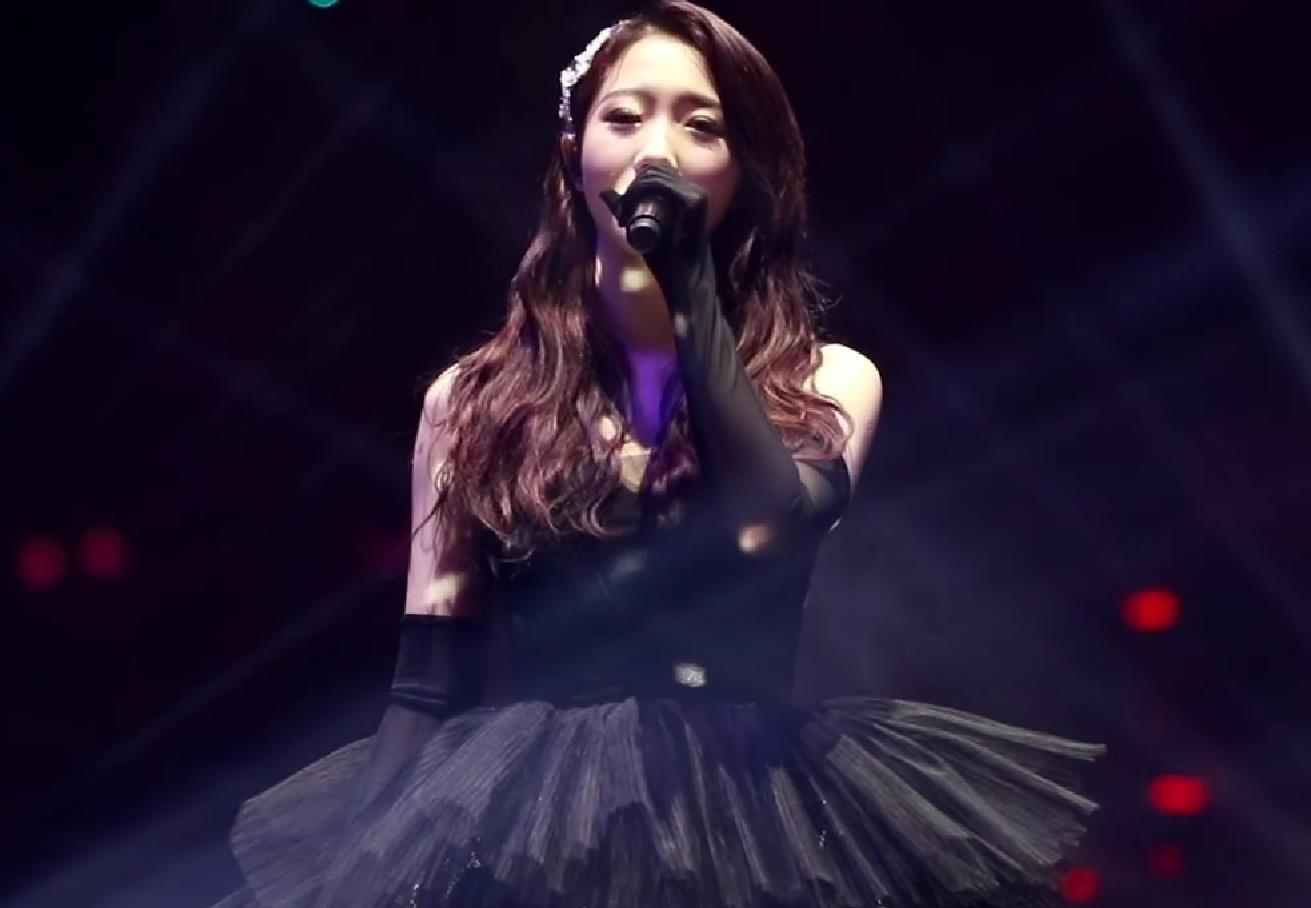 火箭少女101的演唱会火力全开,孟美岐终于能穿鞋跳舞了_偶像