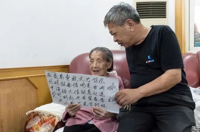 84岁钟南山,65岁陈道明,年过百岁的他们,长寿原来是靠它!