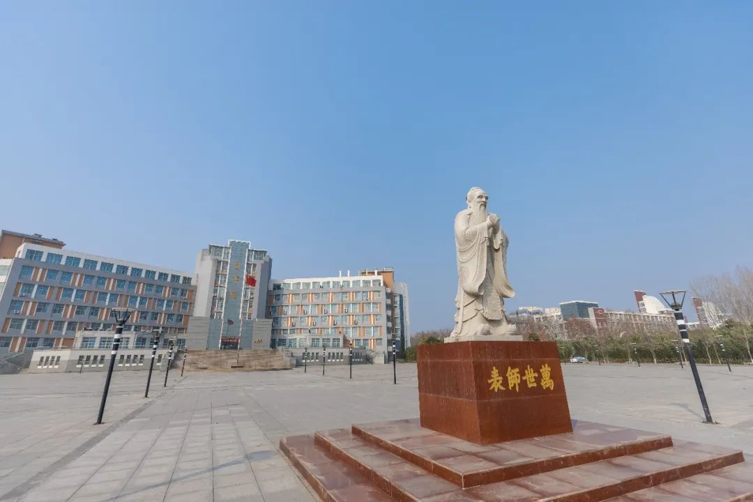 焦作大学大门图片