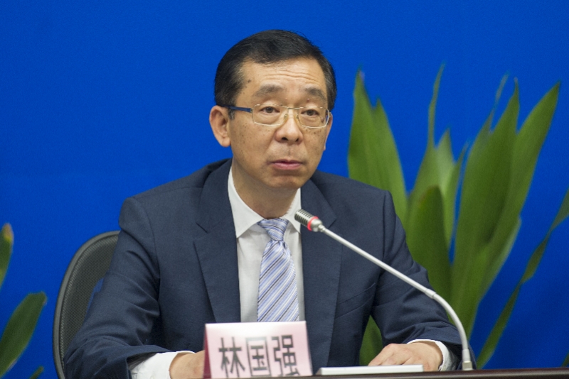市商务局副局长林国强南都讯 3月25日上午,广州市政府新闻办举行第54