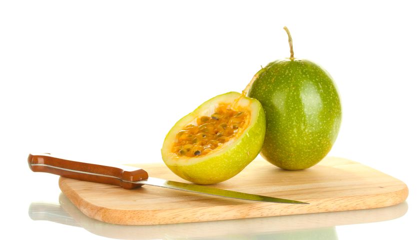 如何切百香果像西瓜等其他水果一样,选择百香果时,重量也很重要.