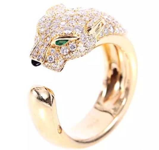 猎豹戒指18k金,沙弗莱石卡地亚从此延续着猎豹系列的设计与创新,象形