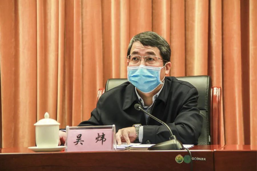 刘可出席会议并提出具体要求图为市国资委主任梁洪波汇报工作再动员