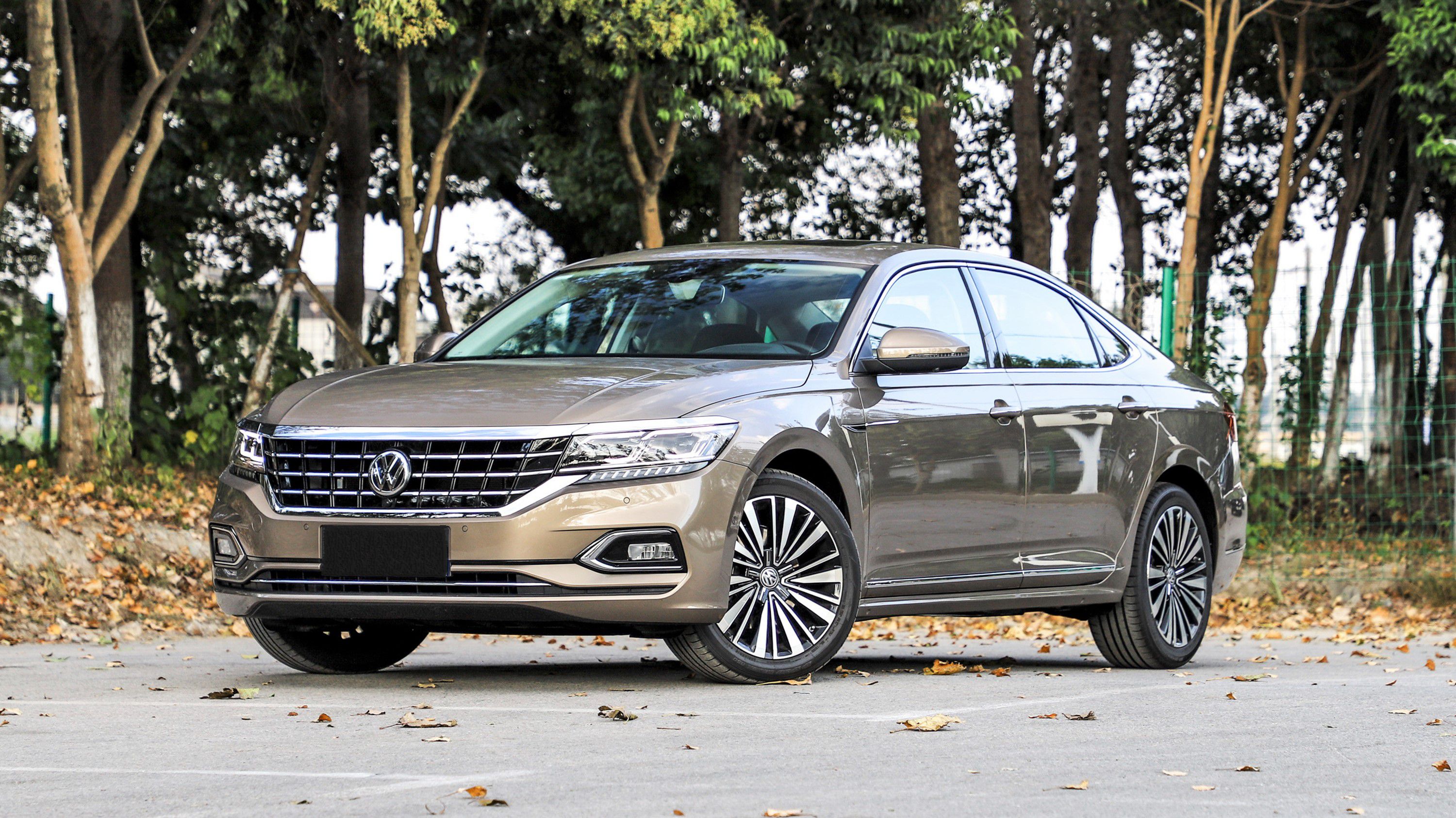 帕萨特还是挺保值的.