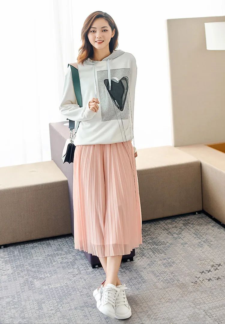 哥弟真的好丨卫衣 半裙,给你的春日衣橱增添一丝灵感_百褶裙