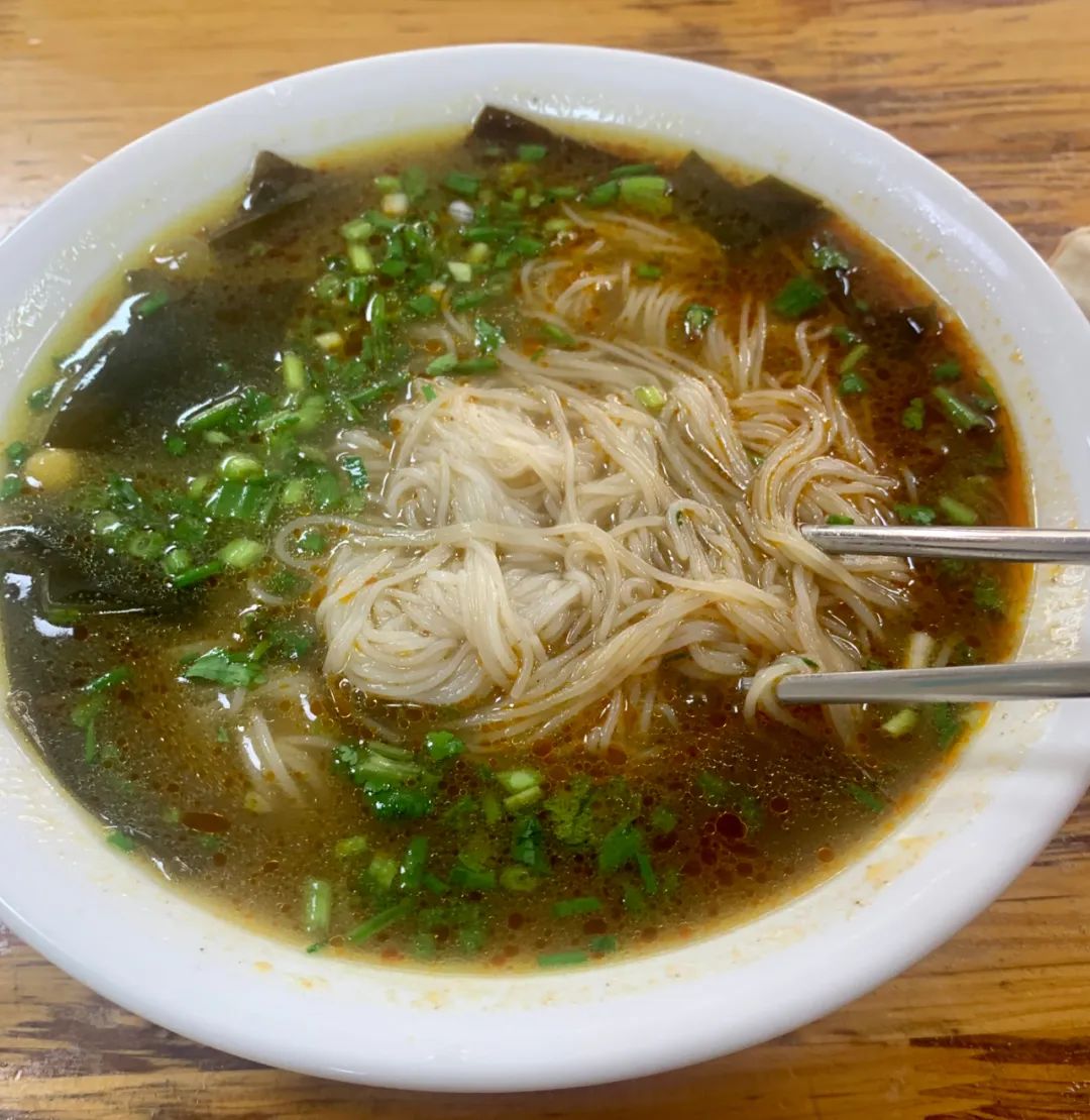 在哪家米粉排第一的问题上,四川人内讧了!_绵阳