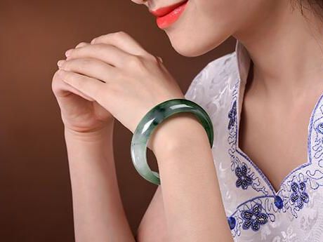 各种手镯手链怎么戴?大有讲究!