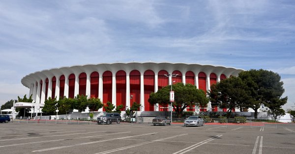 终于有自己的主场了!快船斥资4亿收购西部论坛球馆_鲍尔默