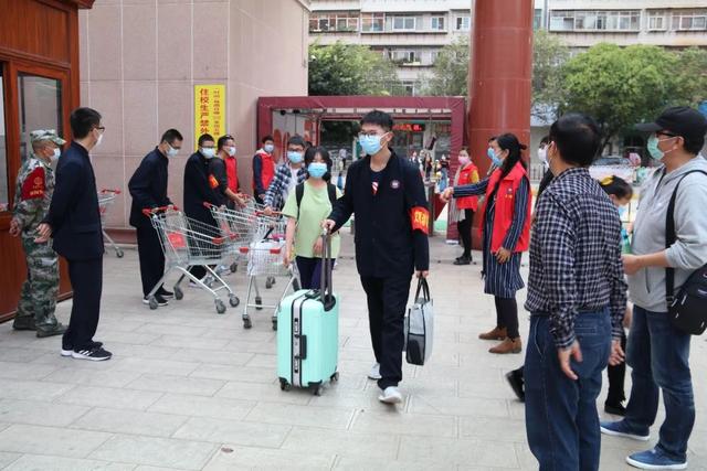 高三初三开学了楚雄一中北浦中学大姚一中开学实况直播多图