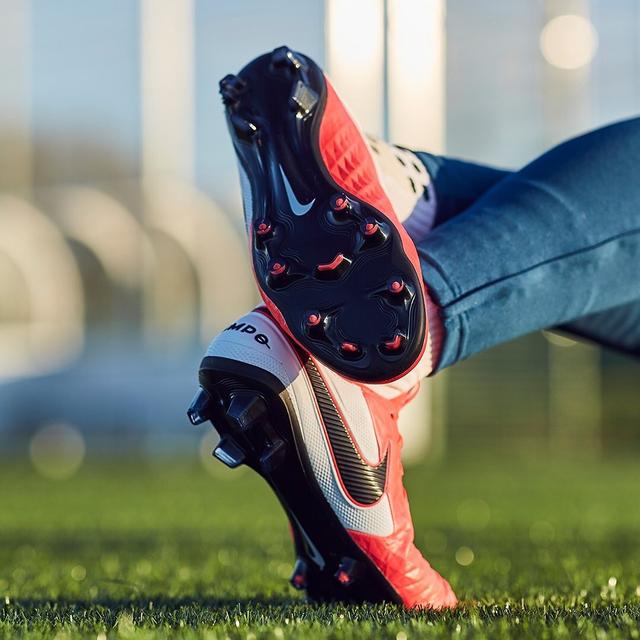 新品赏析耐克tiempolegend8elitefgfuturelab足球鞋