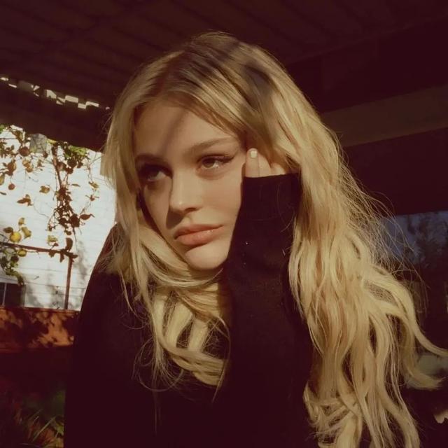 新版《绯闻女孩》开播,谁是新的s女王?_emily