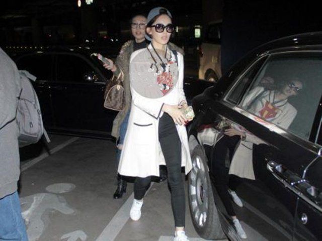 其实不光张翰喜欢豪车,古力娜扎自己也十分喜欢豪车,她日常代步的座驾