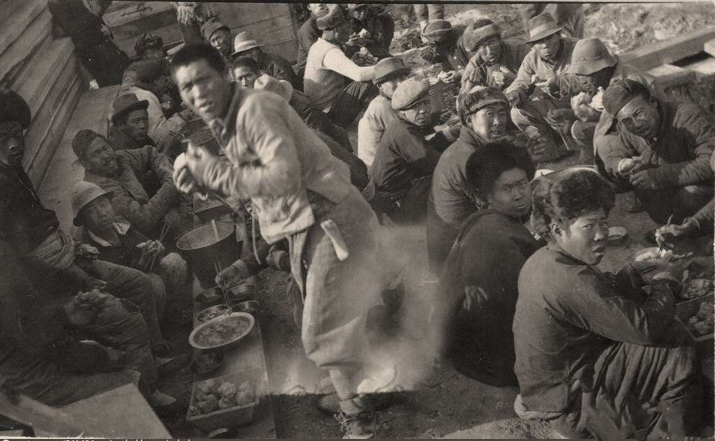 1919年前苏联老照片:在海参崴建筑工地的中国人