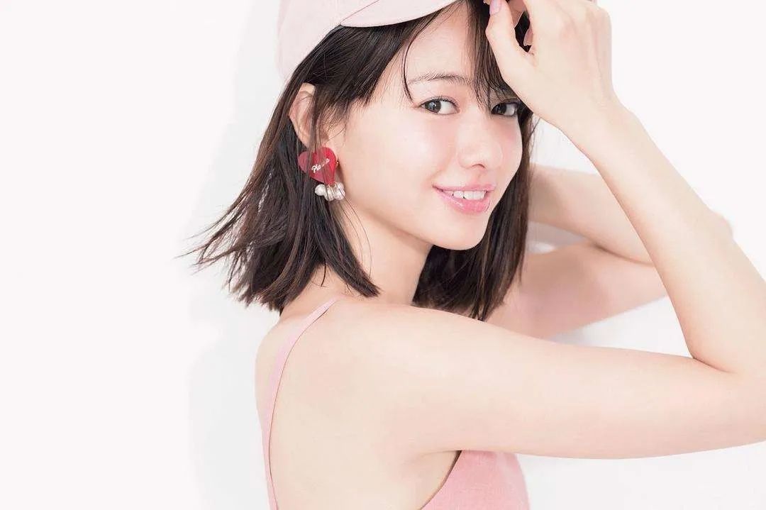 97年的她性格直率圈粉无数!_山本舞