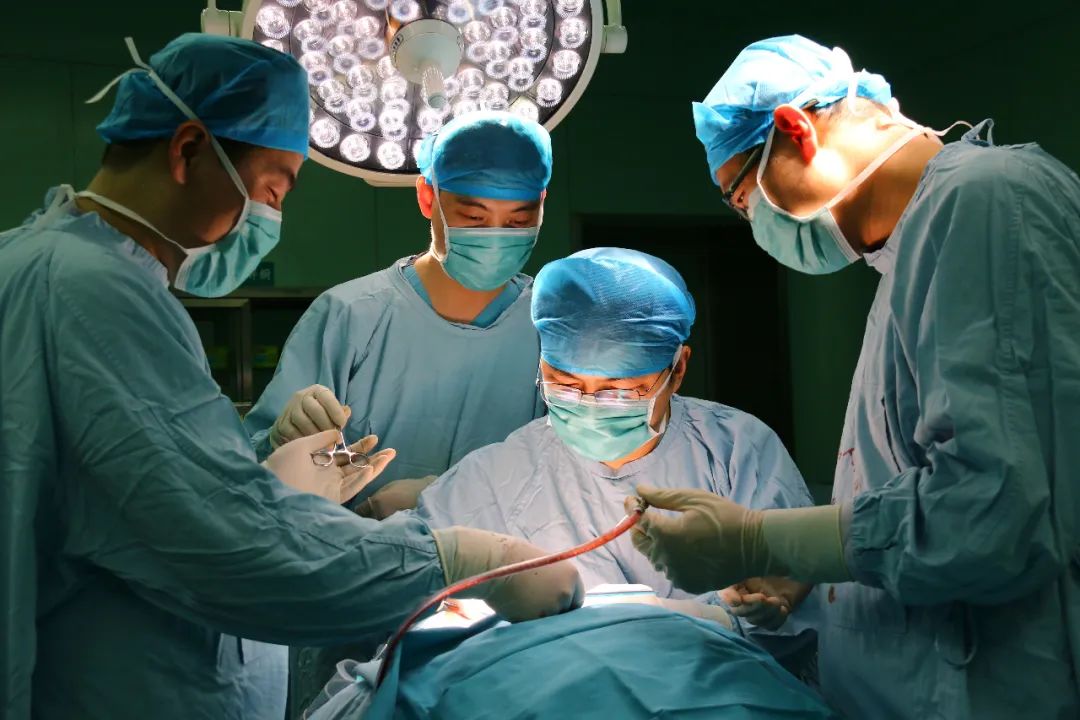 疾病痛苦四十年外科手术解难题我院神经外科一病区成功完成一例罕见