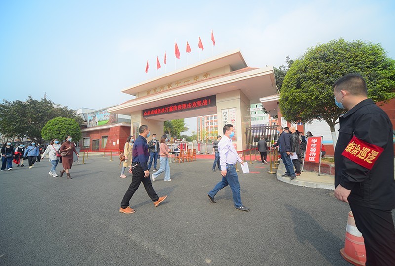 南充十一中开展新冠肺炎疫情防控演练确保顺利开学