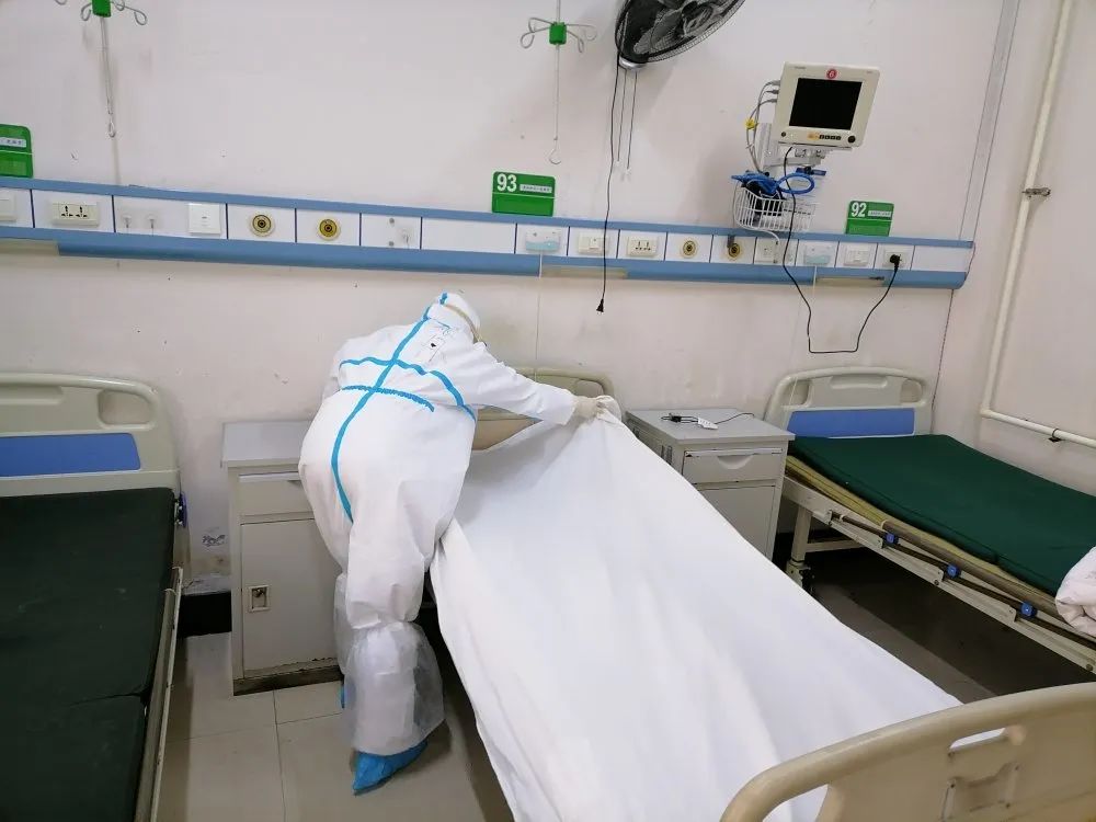 战疫先锋她们平凡如光照亮患者回家的路记市传染病医院隔离病房第三