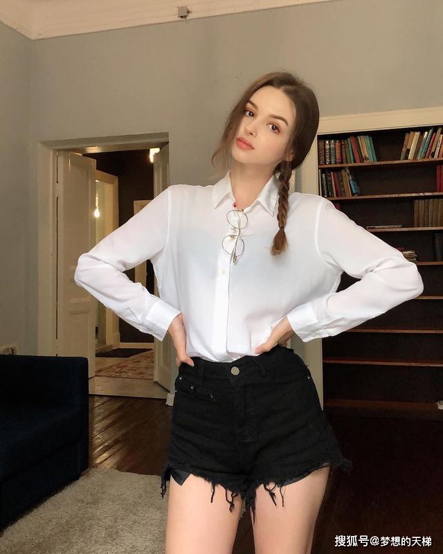 俏丽的俄罗斯美女