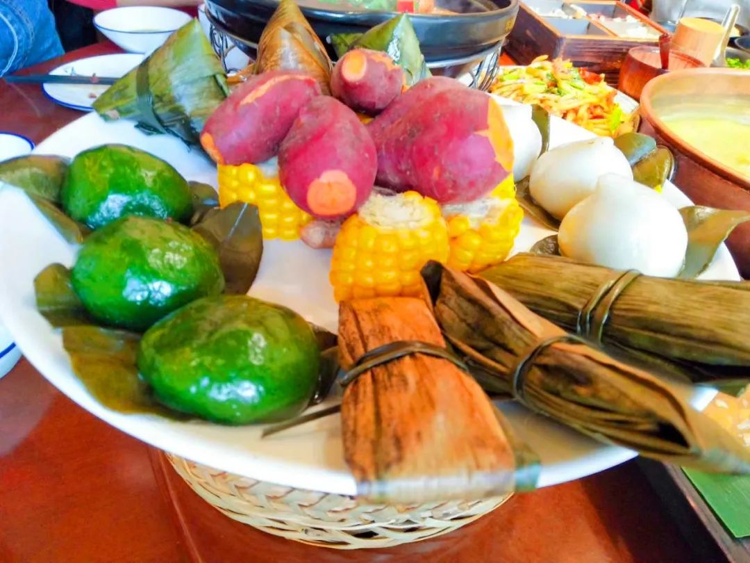 瑶龙府开餐了788元吃南乡鸭瓜花酿油茶瑶族点心套餐360体验壮瑶风情
