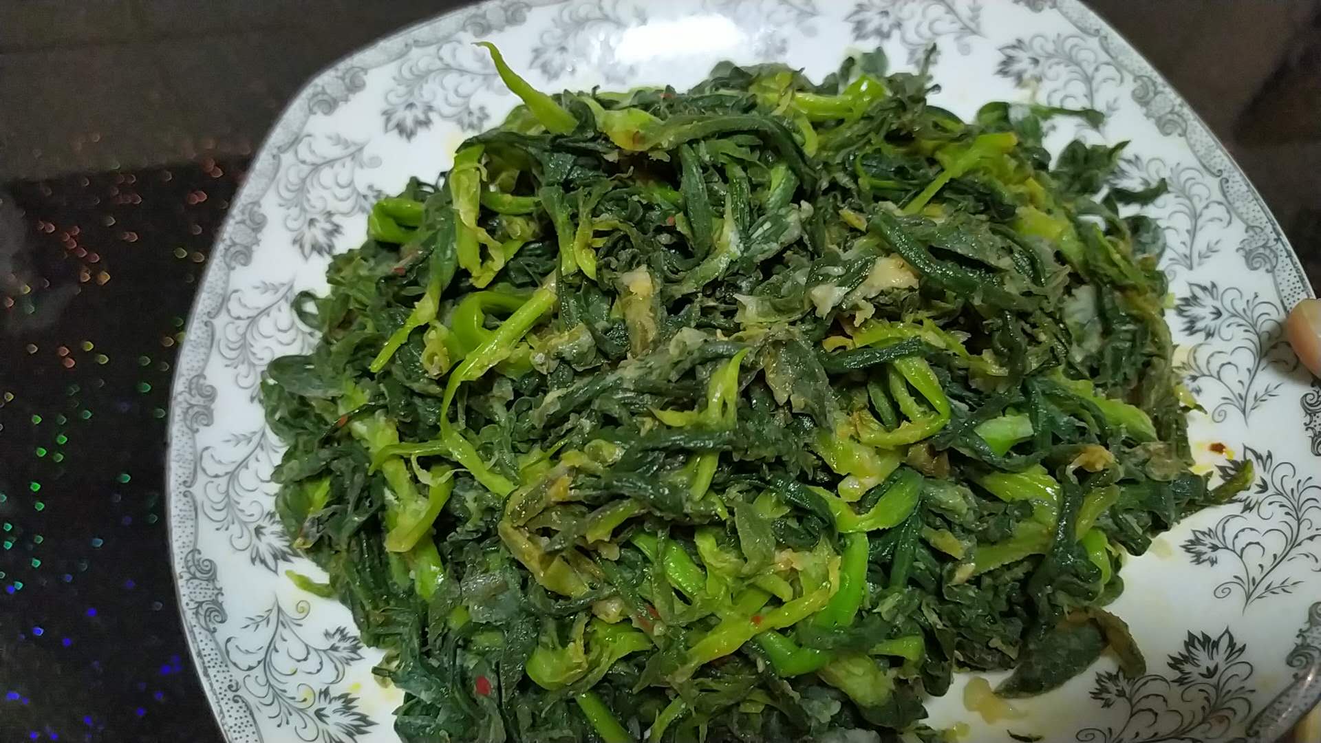 春天裡不可或缺的一道美味——粉蒸麵條菜!