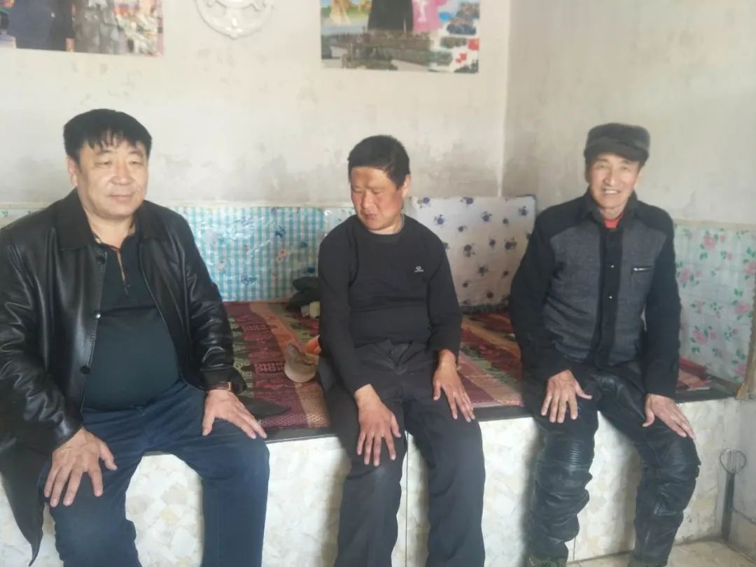 旗人大常委会主任照日格图深入联系嘎查开展专项排查