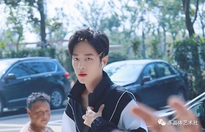 细数那些年肖战王一博撞过的衫